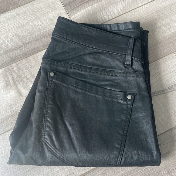 Dynamite Black Denim - Picture 5 of 5